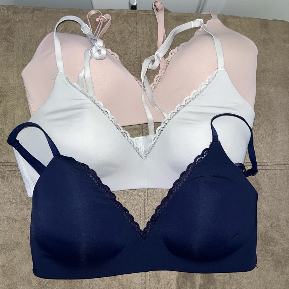 Aerie bundle of wireless bras (pink, blue, white all 32C)
